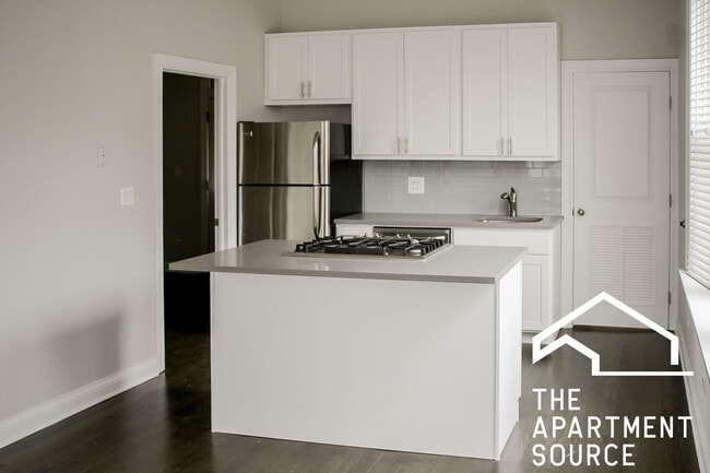 Building Photo - 3856 N Southport Ave Unit 2