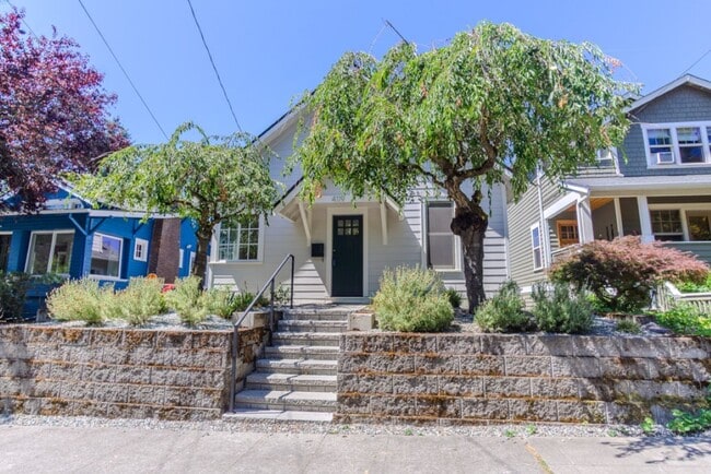 Building Photo - 3Bd/1.5Ba Seattle House