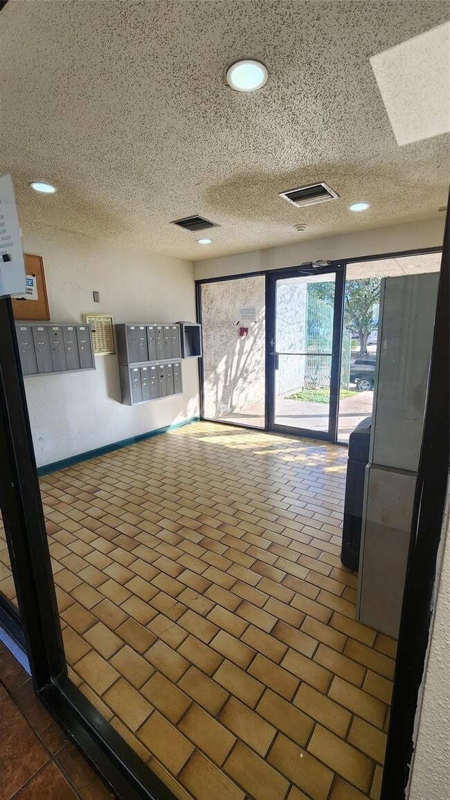 Photo - 2818 S Bartell Dr Unit 7