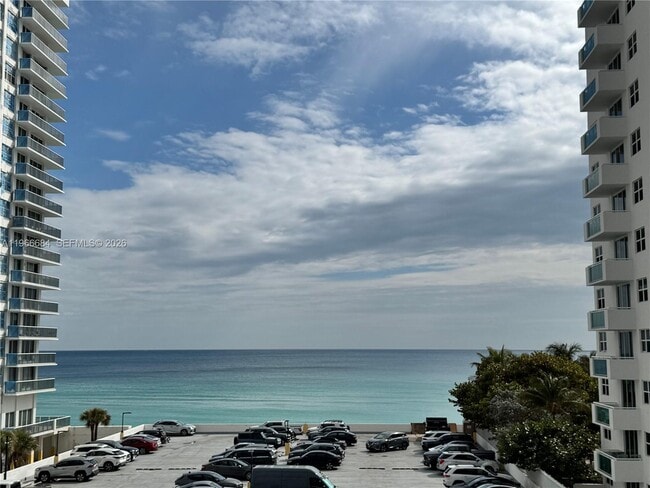 Building Photo - 3001 S Ocean Dr Unit 445