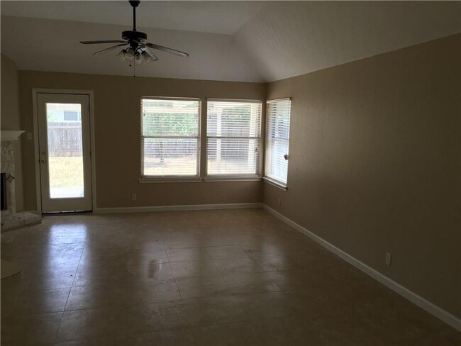 Photo - 1105 Glendalough Dr