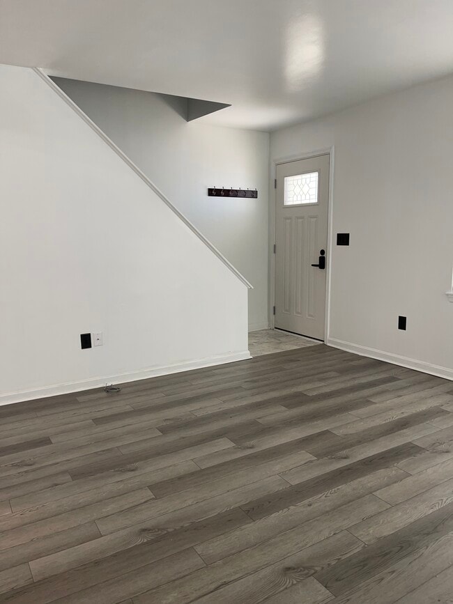 Photo - 147 Holmes St