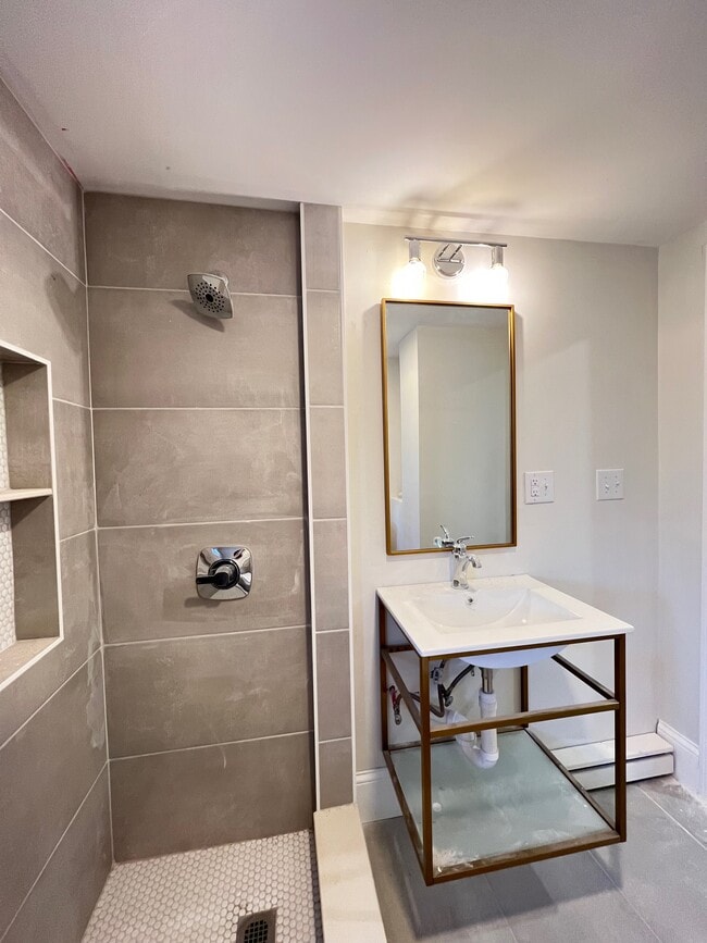 Bathroom - 27 Barry St Unit 2R