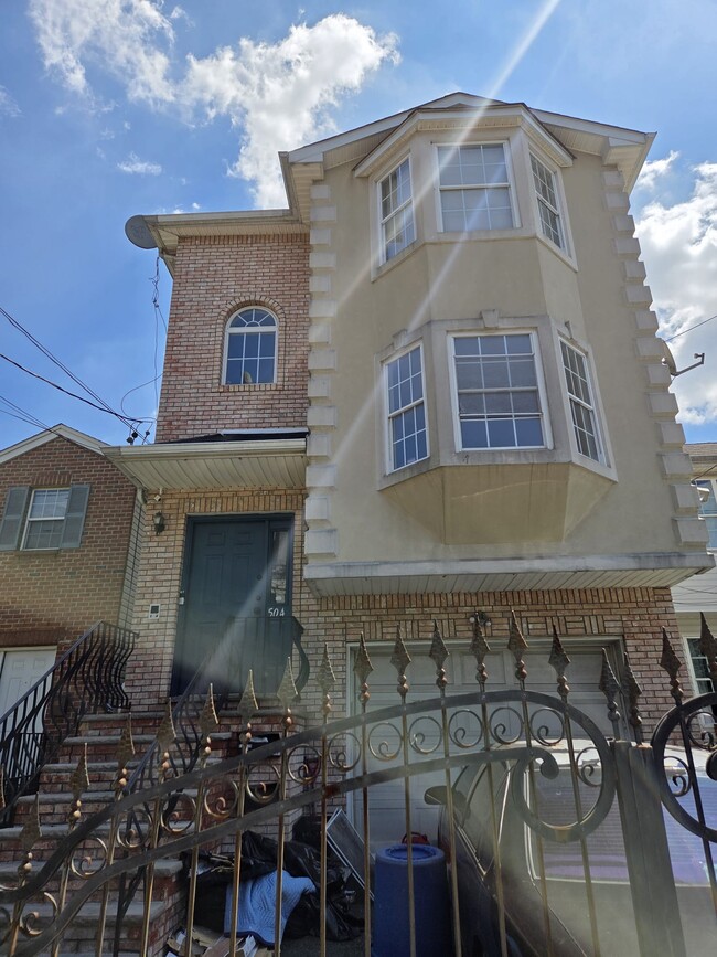 Building Photo - 504 S 14th St Unit 1 Rental