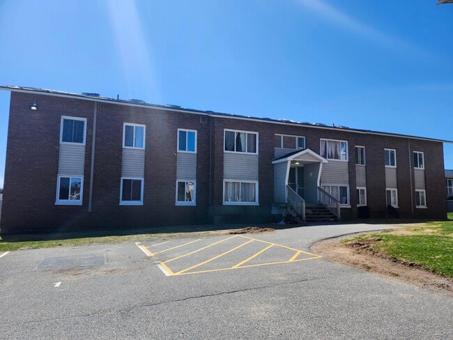 Building Photo - 7 Roxbury Dr Unit 9