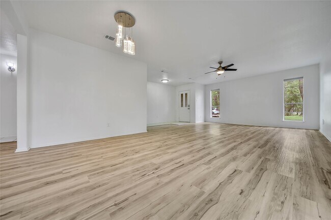 Photo - 26 Green Field Pl