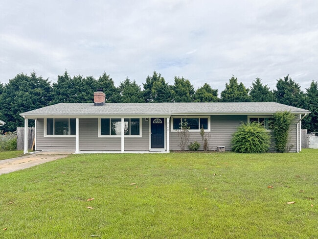 Charming Ranch in Highly Sought-After Grea... - Charming Ranch in Highly Sought-After Grea... House