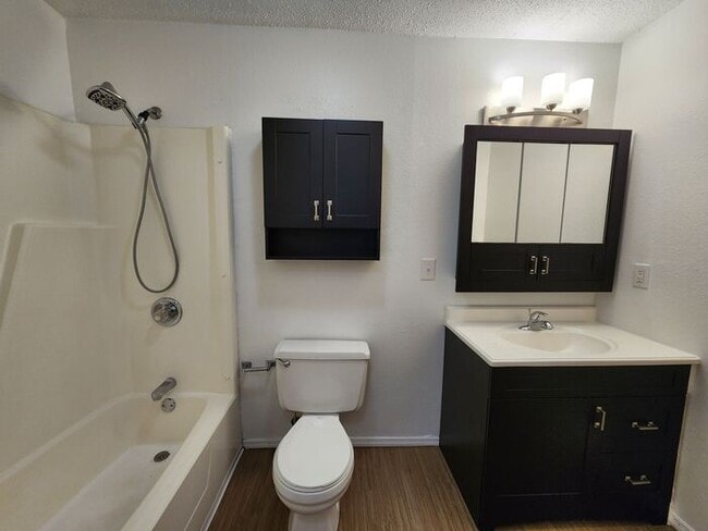 Photo - 2 Bedroom Apartment Close to Mall