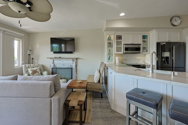 Photo - Spectacular 2 Bd/2Ba Glorietta Bay Condo.