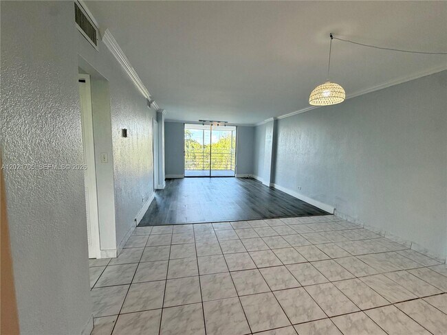 Photo - 3660 NE 166th St Unidad 414