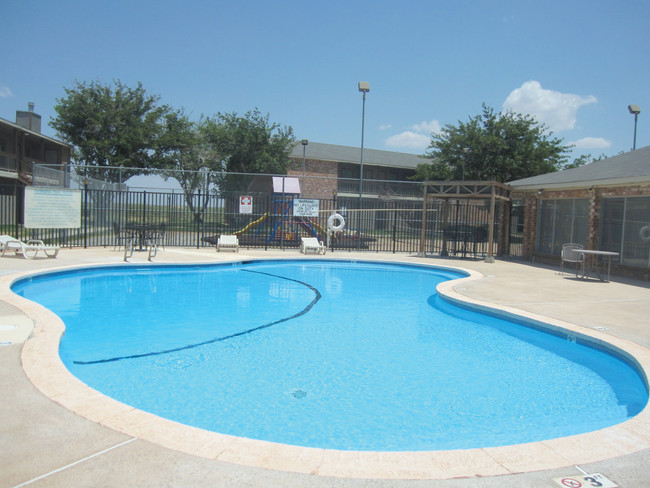 Pool and Hot tub - Trestles Condominiums