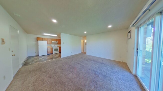 Photo - 2 Bedroom 1 Bath Centrally Located! Close to shopping and food truck court on 7th! Unit 59