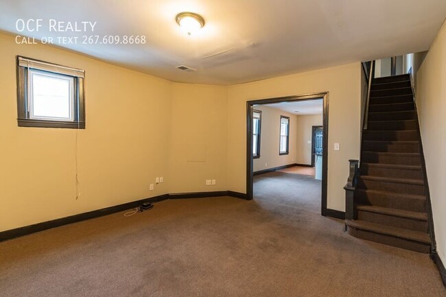 Building Photo - 5700 N 20th St Unit Upper