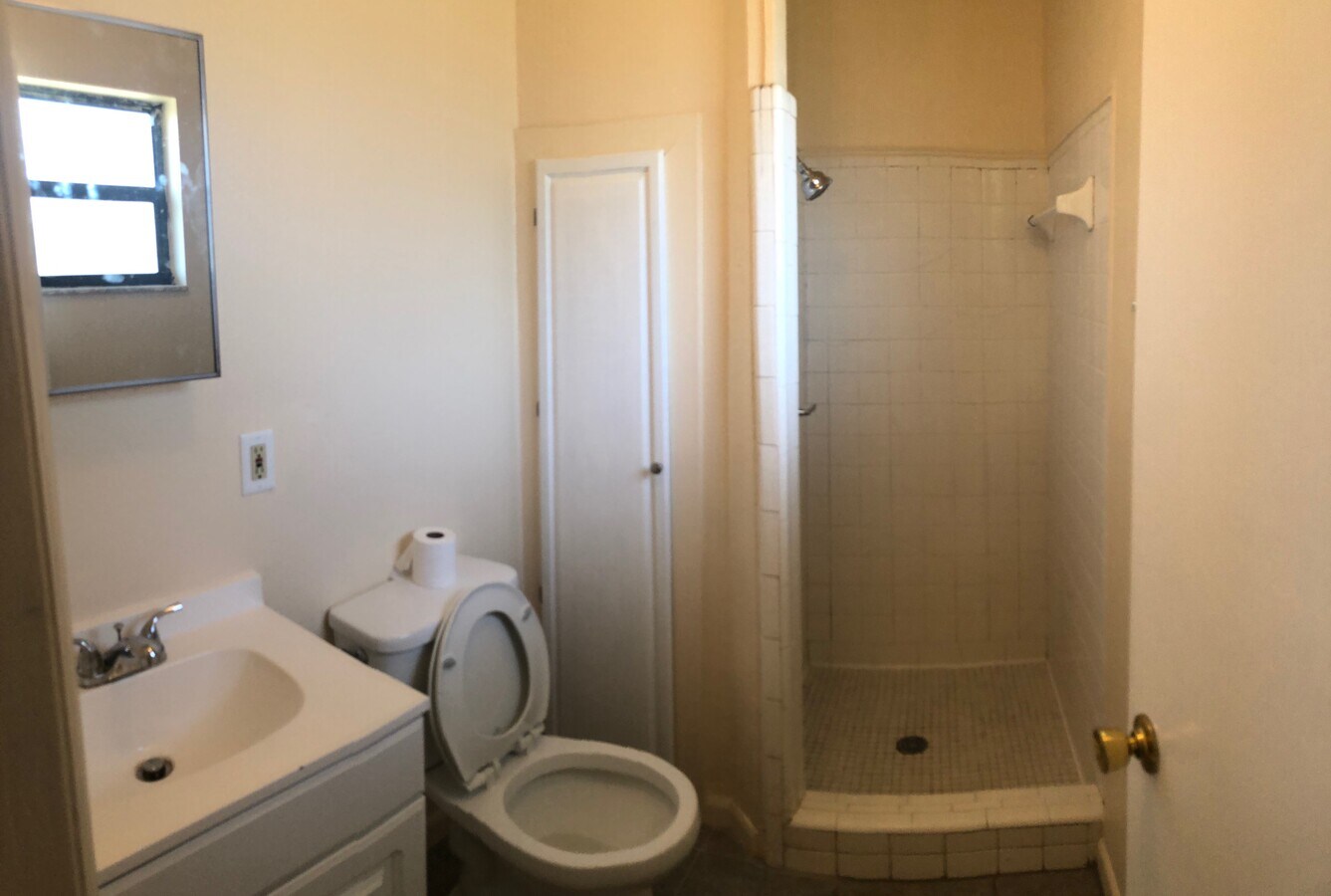 Photo - 2403 Everett St