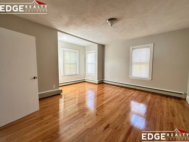 Photo - 315 Warren St