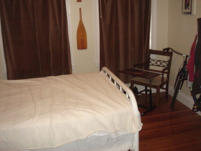 Photo - NO FEE 9/1 large sunny 1 bed in Packards Corner near BU August 1  Students ok