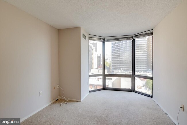 Photo - 2020 Walnut St Unit 14E