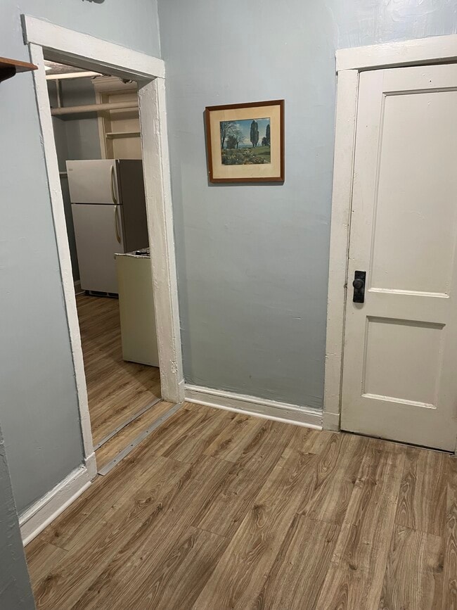 Building Photo - 2344 Prospect Ave E Unit 35