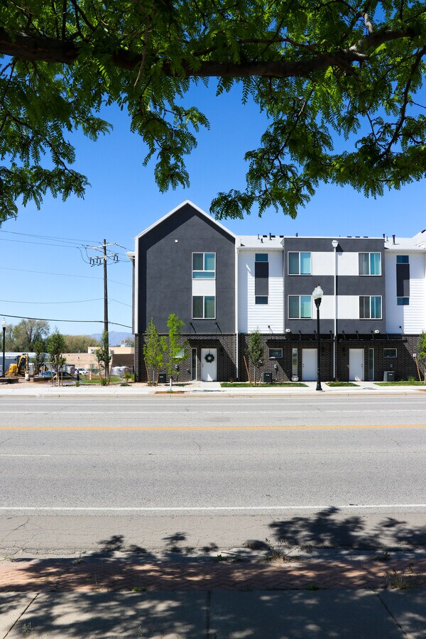 Photo - 178 S Bushnell Way Townhome