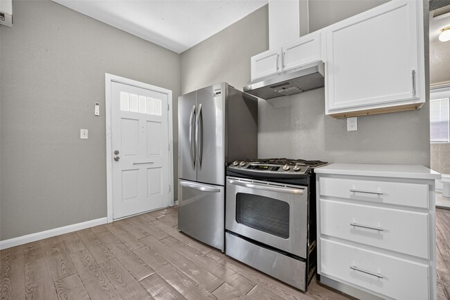 Photo - 3010 Garrow St