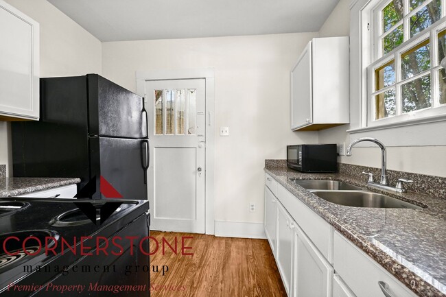 Photo - 3243/3245 Ivanhoe Street Unit 3243 - #A