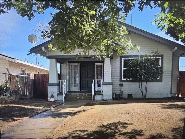 Building Photo - 2516 E Clay Ave Rental