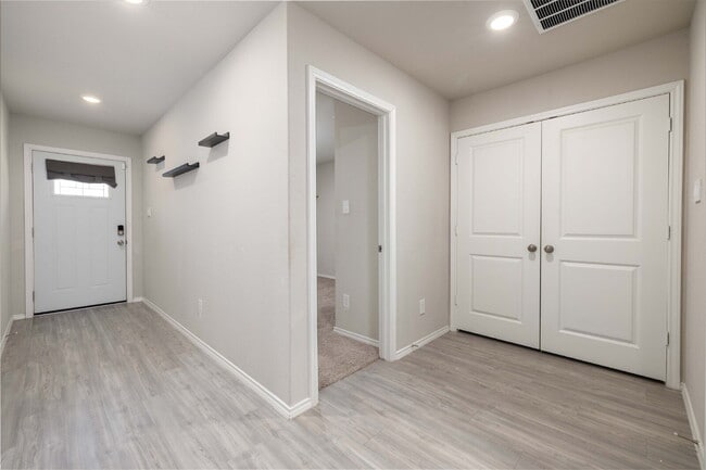 Photo - Spacious 4-Bedroom Gem in Schertz Apartamento