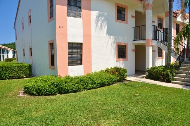Building Photo - 320 Norwood Terrace Unit 113