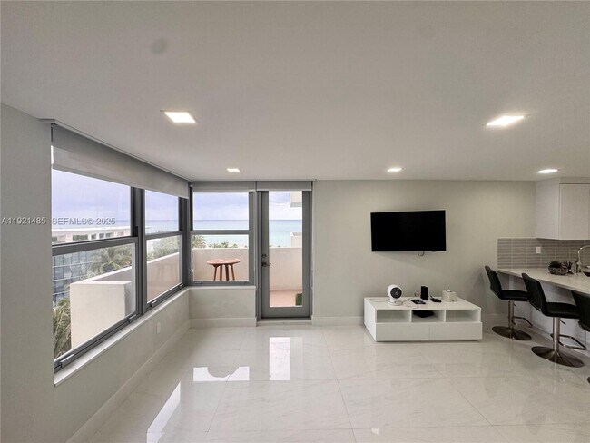 Photo - 2899 Collins Ave Unit 915