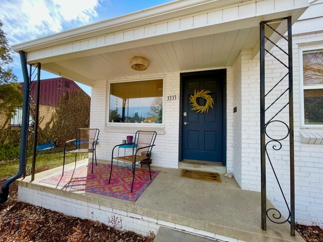 Photo - 3333 Newport St