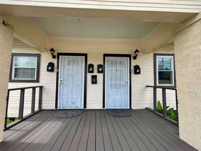 Photo - 6912 Avenue C