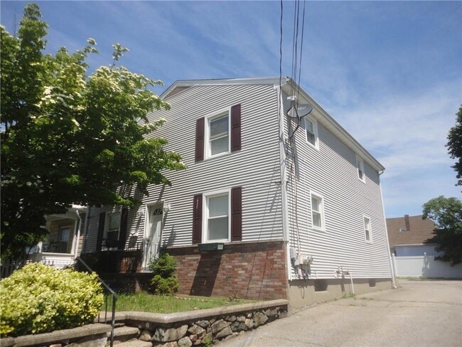 Building Photo - 652 Armistice Blvd Unit 2