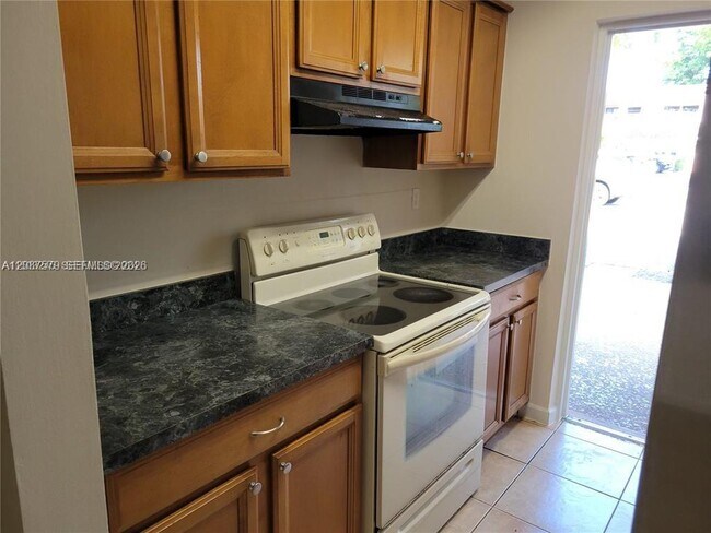 8704 NW 35th St Unit 105