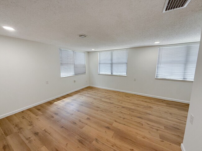 Photo - 202 2nd St Unit L