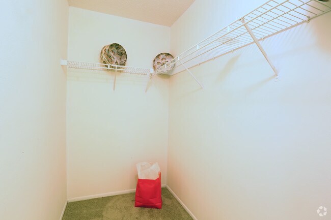 Master Closet, 2bed