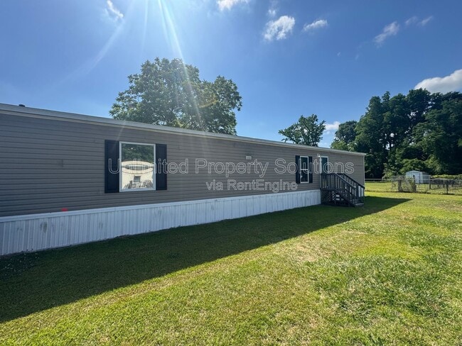 Building Photo - 9499 Wendi Dr NE Unit B