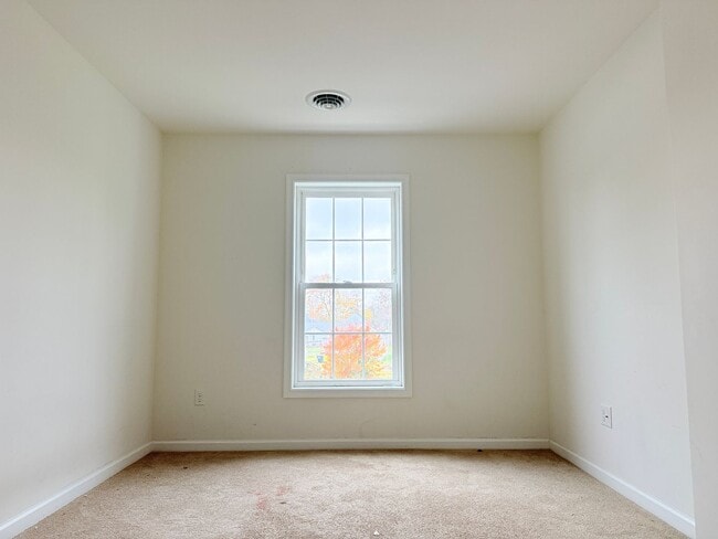 Photo - Spacious 3-Bedroom Townhome with Prime Rou...
