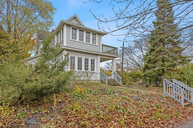 Photo - 647 Fairview Ave NE Unit 1