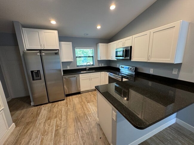 Photo - 1677 Lizette St SE