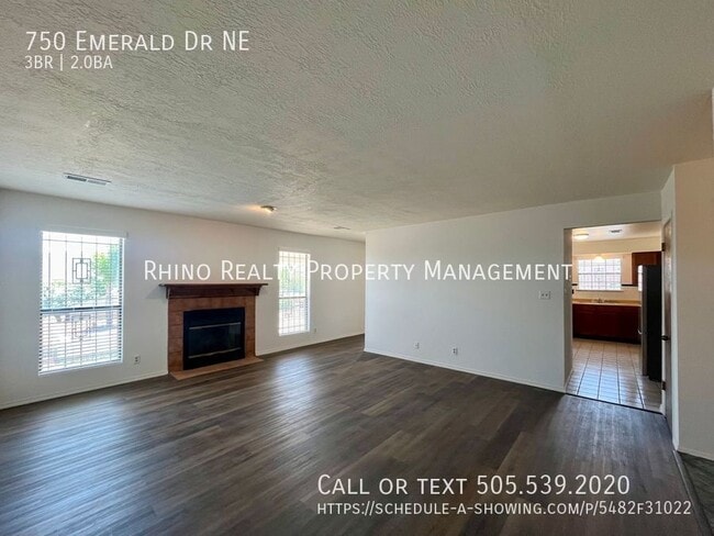 Photo - 750 Emerald Dr NE