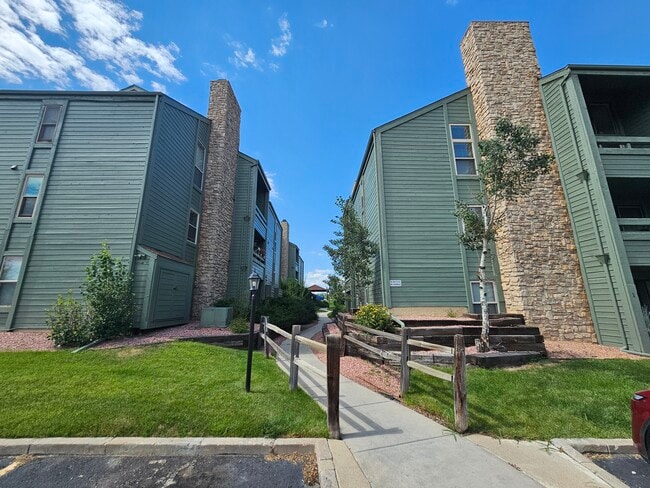 Building Photo - 144 W Rockrimmon Blvd Unit #203 Rental