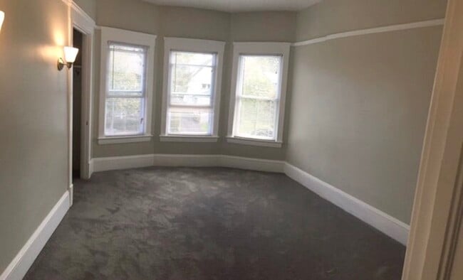 Photo - 1182 Warren Rd