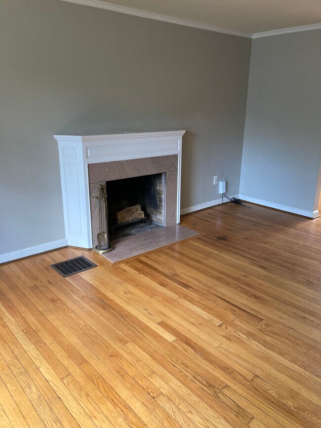 Photo - 1624 Waltham Rd Apartments Unit 3