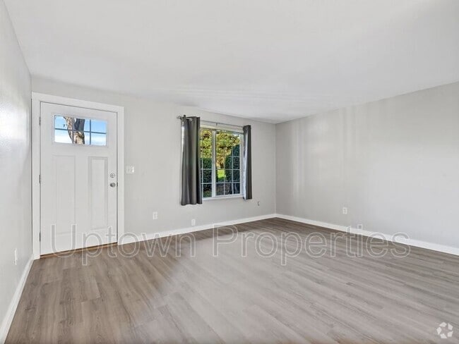 Building Photo - 6836 N Richmond Ave Rental