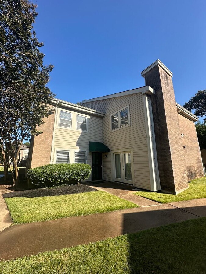 2BD/1.5BA Townhouse located on the Germant... Townhome Rental in