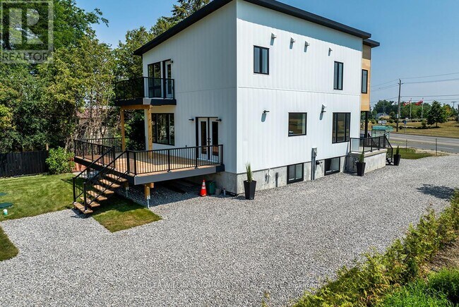 Photo - 2246 Durham Regional Hwy 2