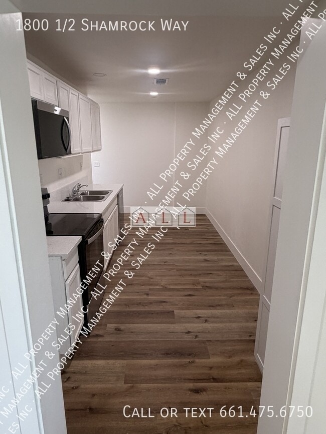 Photo - 1800 1/2 Shamrock Way-