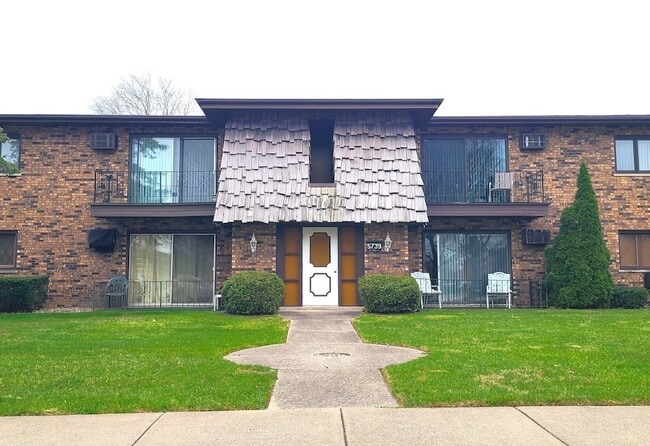 Building Photo - 5739 W 129th St