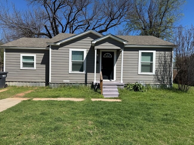 Building Photo - Beautifully Maintained South Waco Home