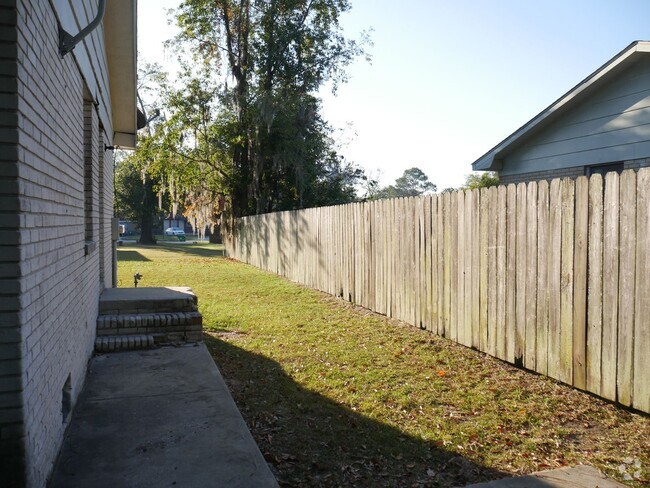 Building Photo - 917 Old Clyattville Rd Rental